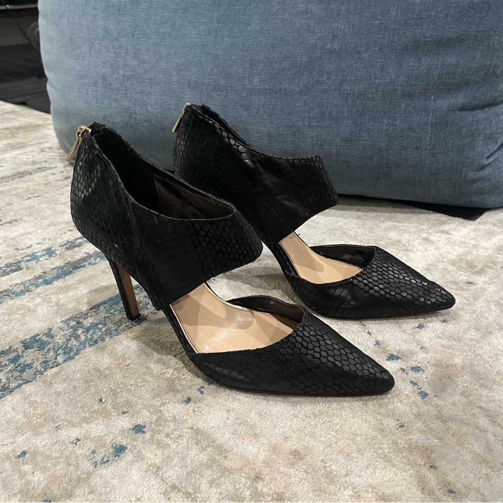 Jessica Simpson black snake heel